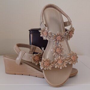 EUC Shibeve Tan Elastic Ankle Strap Open Toe Flower Wedge Sandal Size 8
